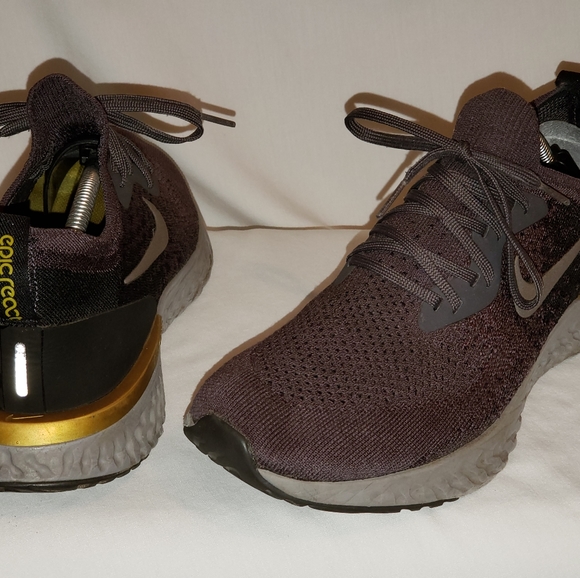 nike epic react size 9